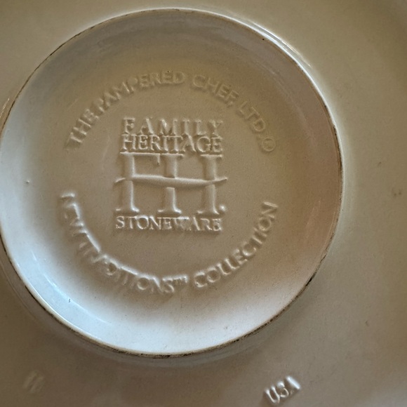 Pampered Chef 13" Round Platter Pizza Cake Serving creamy white stoneware - Picture 3 of 5